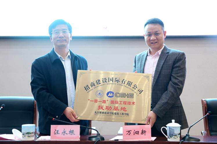 http://www.jvtc.jx.cn/__local/6/AF/28/FE28C7FEBAAFA17DC83BDB1F610_2BDAF2C1_30F10.jpg