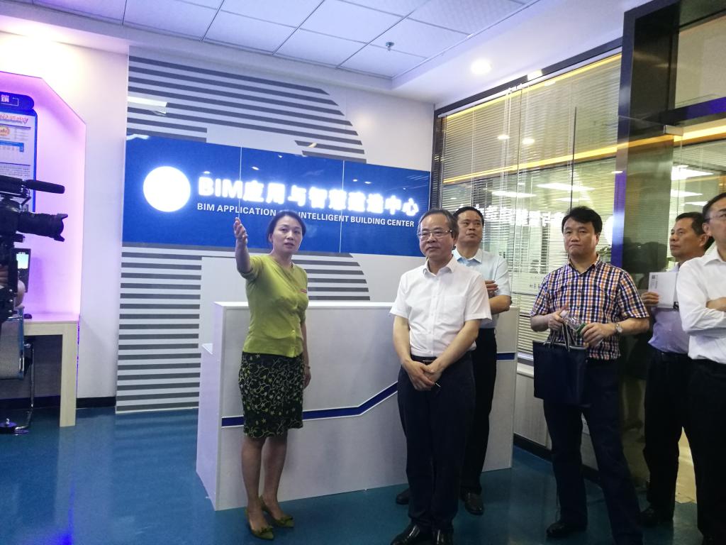 省教育厅副厅长一行到我院BIM中心考察